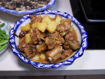 这才是土豆炖排骨的正确做法，鲜香入味，比饭店里还香！先收藏  -图2