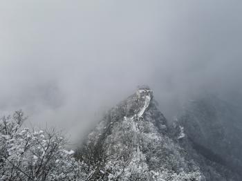 雪下了这么厚！来看银装素裹的箭扣长城  