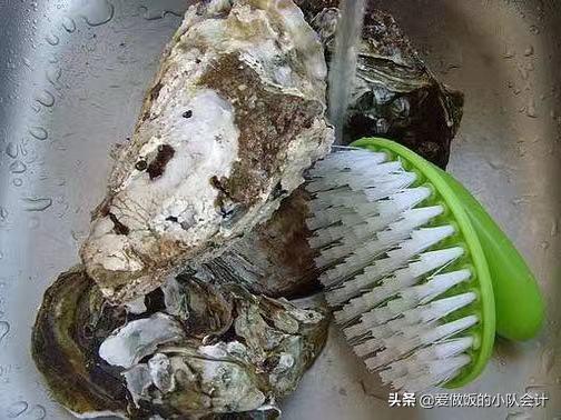 生蚝怎么清理？掌握方法，干净食用味道鲜，操作很简单  -图2