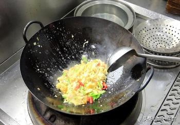 厨师长做虾仁炒鸡蛋，只用食盐调味，香嫩可口，吃起来真的鲜  -图8