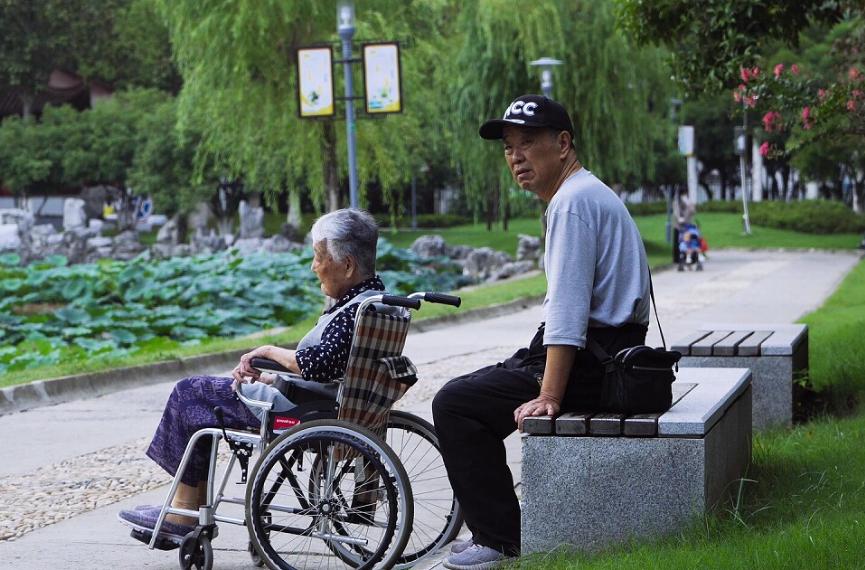 老祖宗说人去世前呼出的最后一口气，勿靠近，“秧气”有何可怕？  -图2