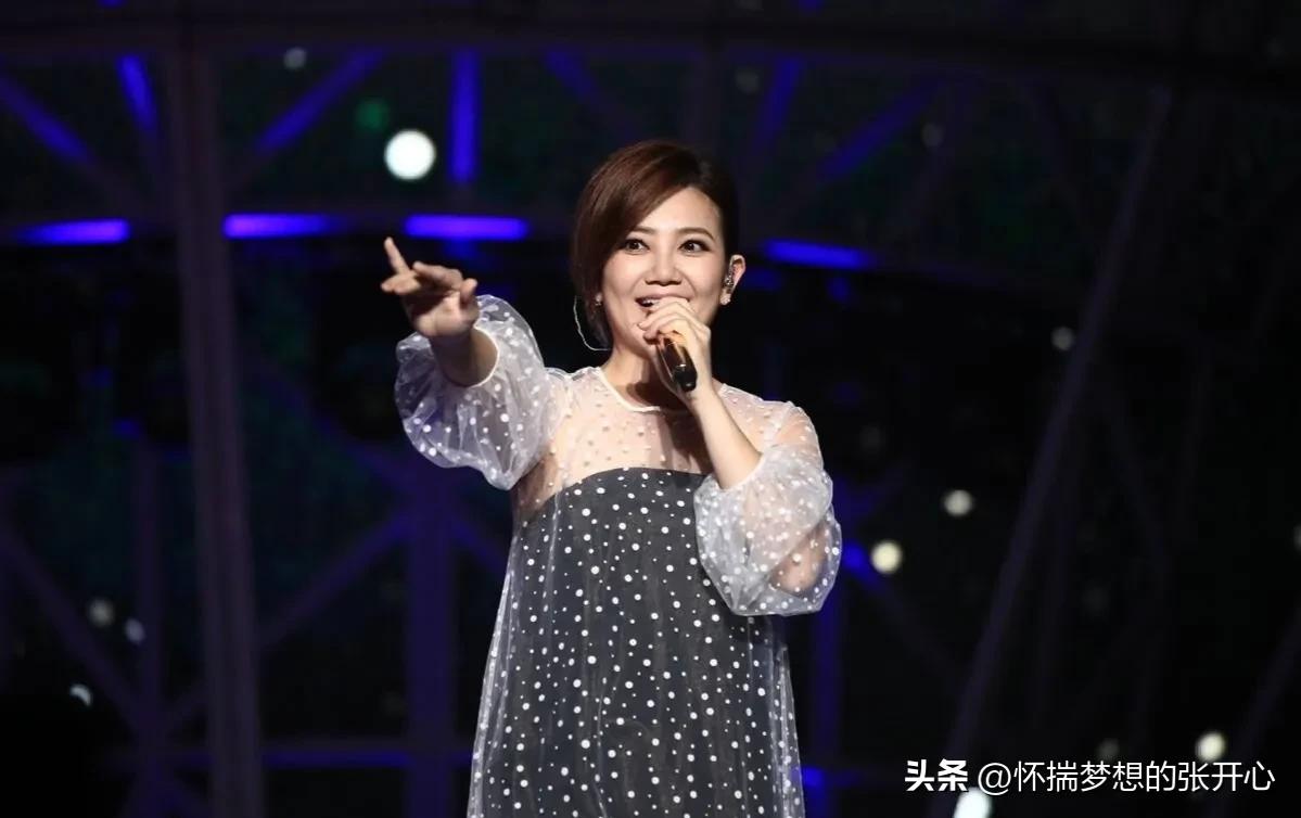 娱乐圈最矮的4位女明星朱茵榜上有名四大美女都是被颜值压矮的  -图4